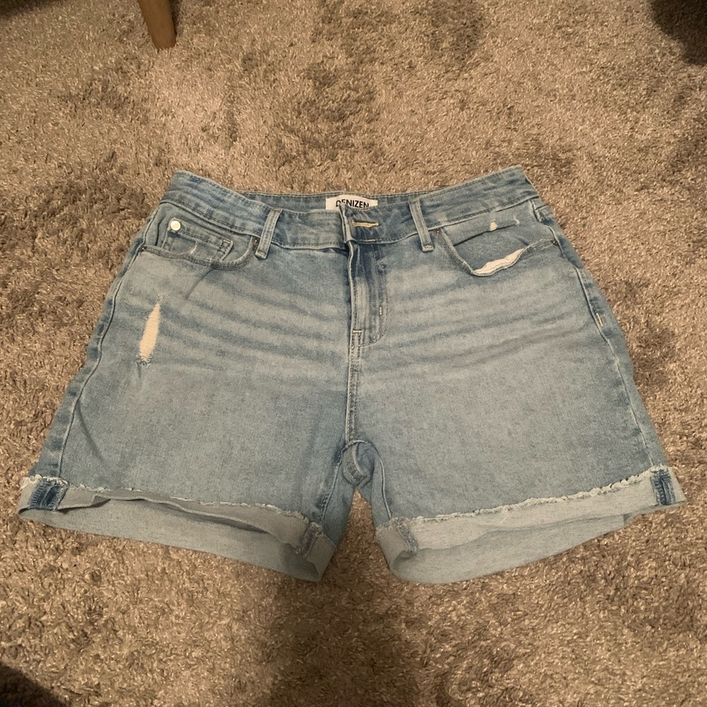 ❗️Awesome pair of mid rise shorts❗️